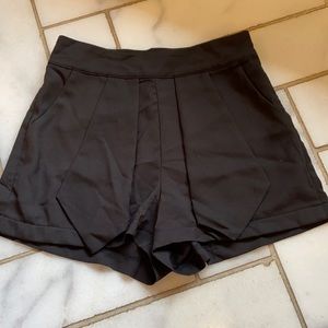 Dressier style black short
